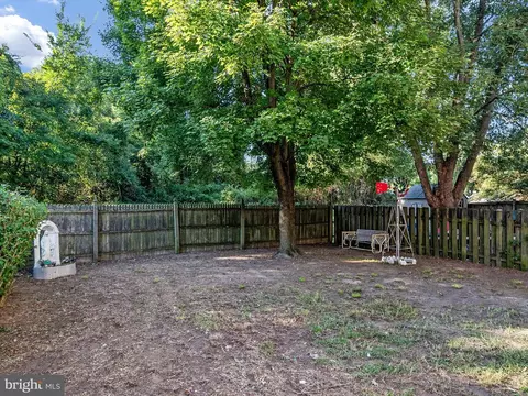 1280 Holmespun Dr, Pasadena, MD 21122 photo 3