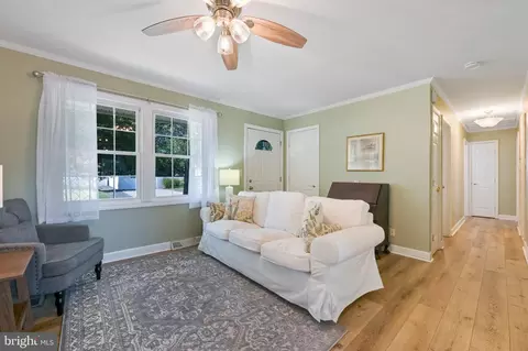 859 Severn Ave, Edgewater, MD 21037 photo 4
