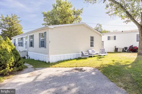 97 Chesapeake Mobil Ct, Hanover, MD 21076 photo 2