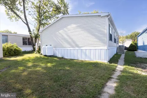 97 Chesapeake Mobil Ct, Hanover, MD 21076 photo 3