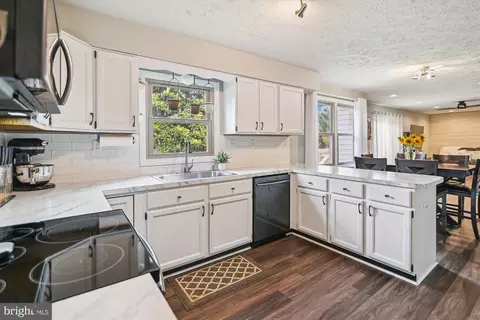 7825 Elberta Dr, Severn, MD 21144 photo 4