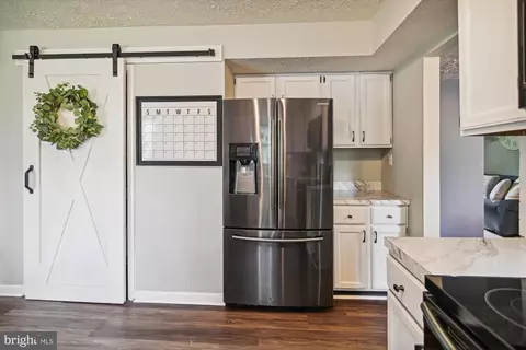 7825 Elberta Dr, Severn, MD 21144 photo 3