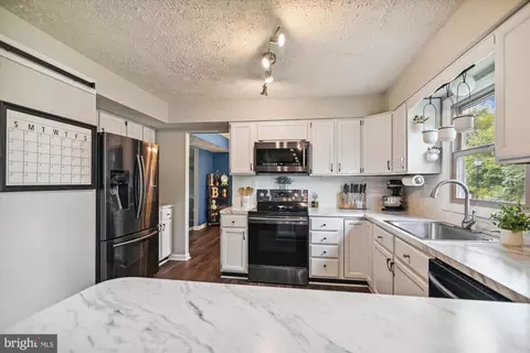 7825 Elberta Dr, Severn, MD 21144 photo 5