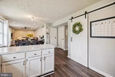 7825 Elberta Dr, Severn, MD 21144 photo 2