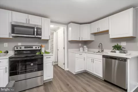 8166 Forest Glen Dr, Pasadena, MD 21122 photo 10