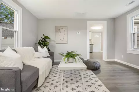 8166 Forest Glen Dr, Pasadena, MD 21122 photo 4