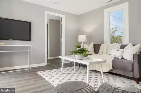 8166 Forest Glen Dr, Pasadena, MD 21122 photo 5