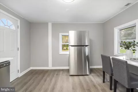 8166 Forest Glen Dr, Pasadena, MD 21122 photo 14