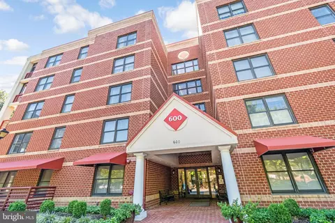 600 Mckinsey Park Dr #101, Severna Park, MD 21146