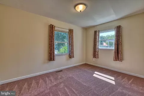 8384 Lockwood Rd, Pasadena, MD 21122 photo 12
