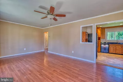 8384 Lockwood Rd, Pasadena, MD 21122 photo 5