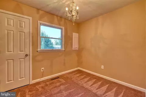 8384 Lockwood Rd, Pasadena, MD 21122 photo 11