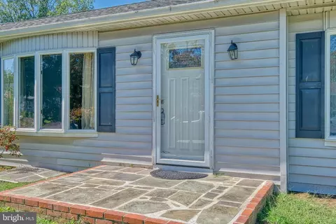 8384 Lockwood Rd, Pasadena, MD 21122 photo 2