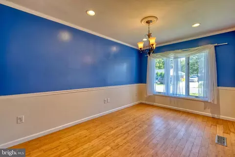 8384 Lockwood Rd, Pasadena, MD 21122 photo 8