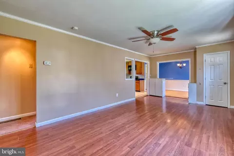 8384 Lockwood Rd, Pasadena, MD 21122 photo 7