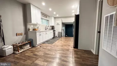 303 Green Dr, Pasadena, MD 21122 photo 6