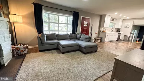 303 Green Dr, Pasadena, MD 21122 photo 3