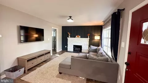 303 Green Dr, Pasadena, MD 21122 photo 2