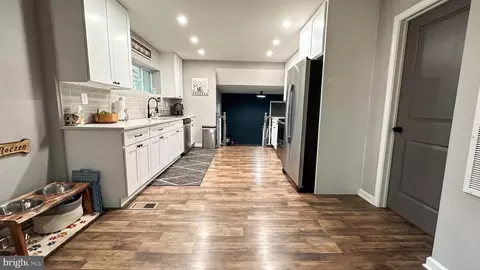 303 Green Dr, Pasadena, MD 21122 photo 5