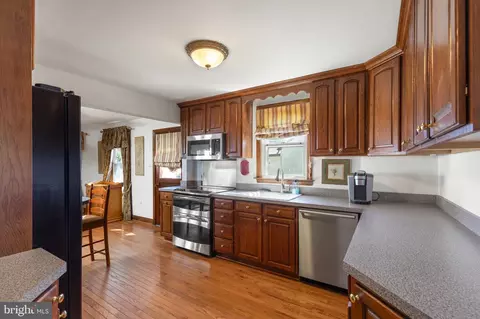 8439 Garden Rd, Pasadena, MD 21122 photo 5