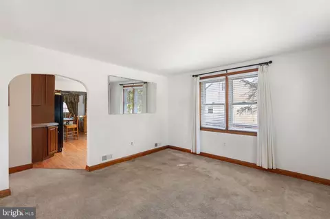 8439 Garden Rd, Pasadena, MD 21122 photo 3