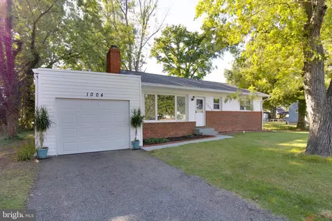 1004 Louise Rd, Glen Burnie, MD 21061