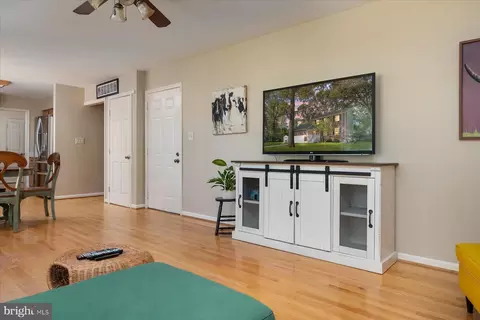 447 Royal Beach Rd, Pasadena, MD 21122 photo 16