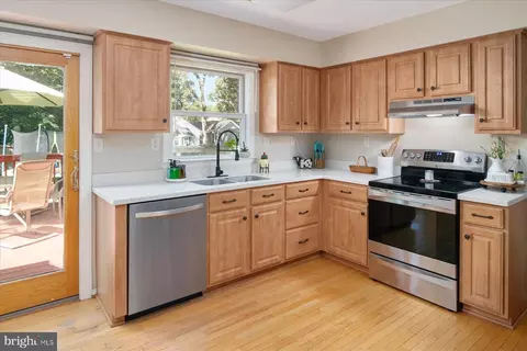 447 Royal Beach Rd, Pasadena, MD 21122 photo 12