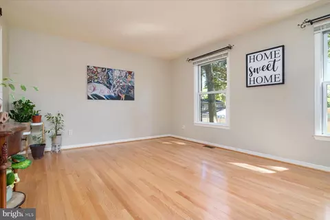 447 Royal Beach Rd, Pasadena, MD 21122 photo 7