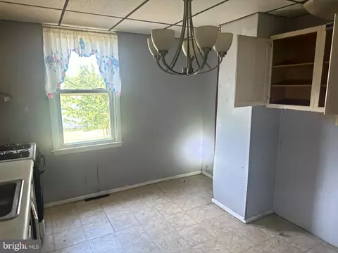 220 Doris Ave, Baltimore Highlands, MD 21225 photo 5