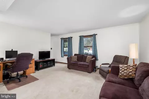 7909 Elberta Dr, Severn, MD 21144 photo 5