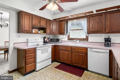7909 Elberta Dr, Severn, MD 21144 photo 9