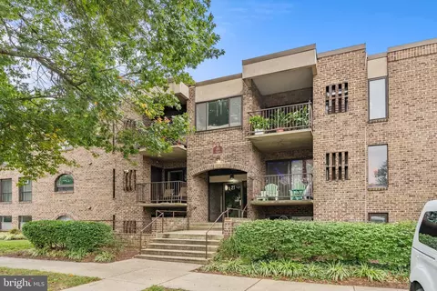 21 Silverwood Cir #3, Annapolis, MD 21403