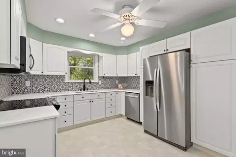 215 Drum Ave S, Pasadena, MD 21122 photo 16