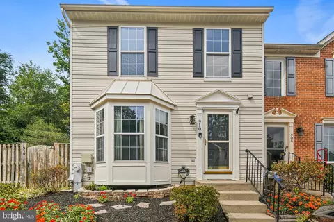910 Chestnut Wood Ct, Chestnut Hill Cove, MD 21226