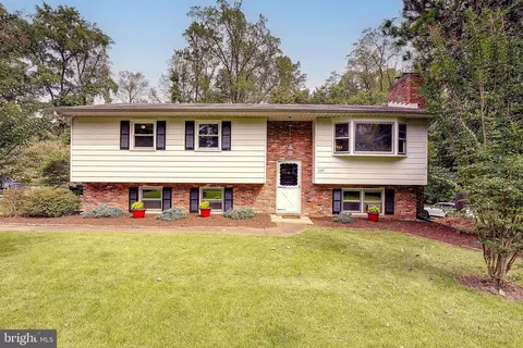 605 Ridge Dr, Annapolis, MD 21403