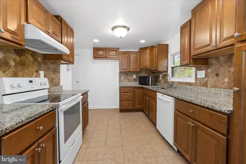 330 Zeppelin Ave, Brooklyn, MD 21225 photo 6