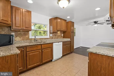 330 Zeppelin Ave, Brooklyn, MD 21225 photo 5