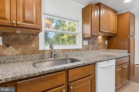 330 Zeppelin Ave, Brooklyn, MD 21225 photo 4