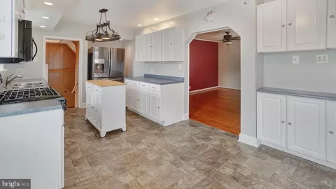 307 Seward Ave, Brooklyn, MD 21225 photo 5