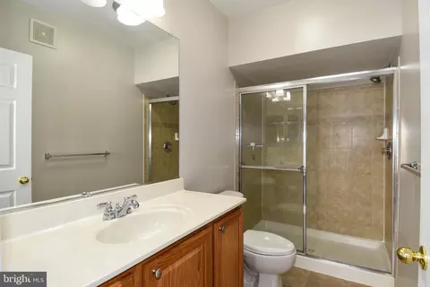 Bath - 2133 Hideaway Ct, Annapolis, MD 21401 photo 2 of 3