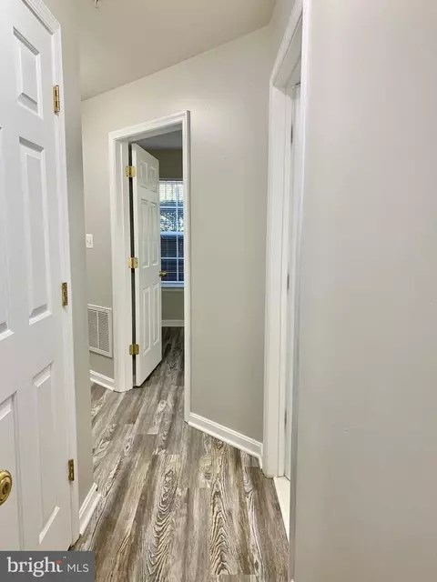 Entry Way - 2133 Hideaway Ct, Annapolis, MD 21401 photo 6 of 7
