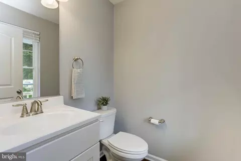 697 Duvall Hwy, Pasadena, MD 21122 photo 24