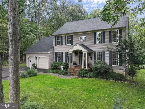 8395 Quailwood Ln, Pasadena, MD 21122