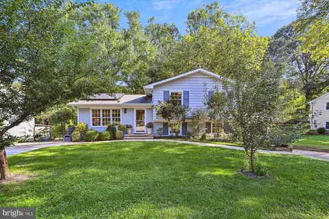 12 Roe Ln, Arnold, MD 21012