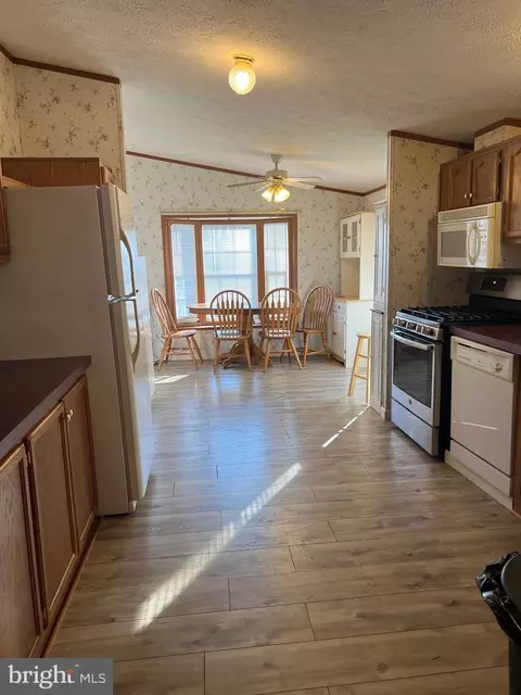 84 Edwards Ln, Lothian, MD 20711 photo 3