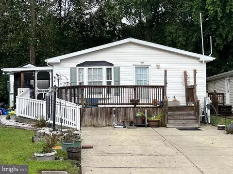 84 Edwards Ln, Lothian, MD 20711