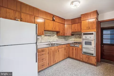 709 E Maple Rd, Linthicum Heights, MD 21090 photo 9