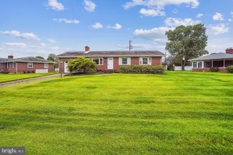 709 E Maple Rd, Linthicum Heights, MD 21090 photo 2