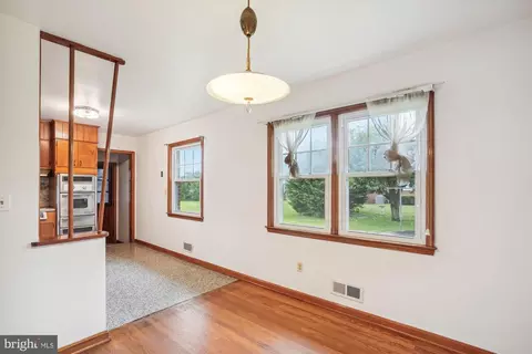 709 E Maple Rd, Linthicum Heights, MD 21090 photo 8